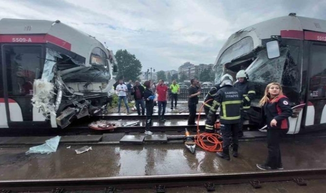 Samsun'da iki tramvay kafa kafaya çarpıştı: 26 kişi yaralandı