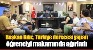 Başkan Kılıç, Türkiye derecesi yapan öğrenciyi makamında ağırladı