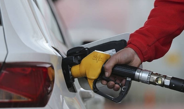 Benzine zam geldi
