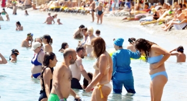 Bodrum kavruldu, saatlerce denizden çıkmadılar