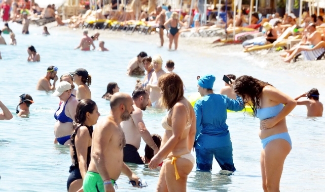 Bodrum kavruldu, saatlerce denizden çıkmadılar