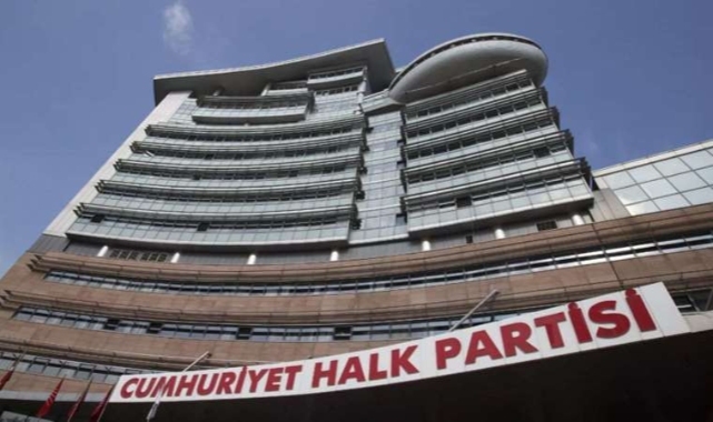CHP'de kritik görevden almalar! İl başkanlarından tepki: Sanki domates alıyorlar...