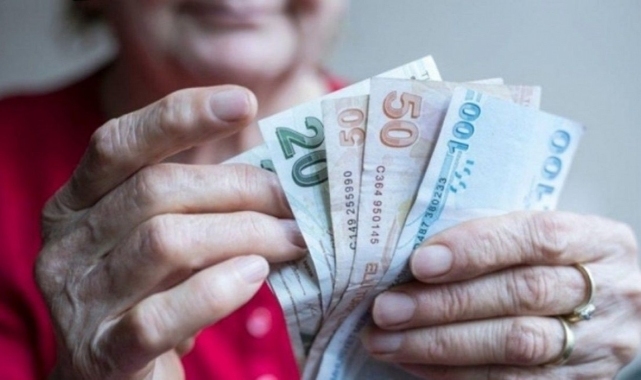 Emekliye yüzde 25 zam kabul edildi