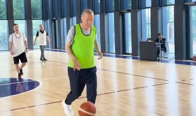 Erdoğan'ın 'basket' görüntüleri gündemde: 'Gençmiş gibi gösterilme ihtiyacı...'