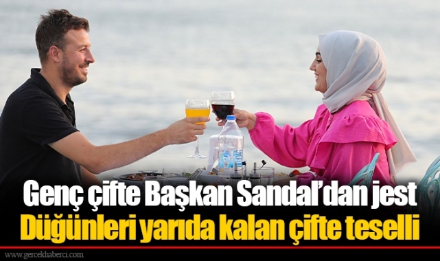Genç çifte Başkan Sandal’dan jest