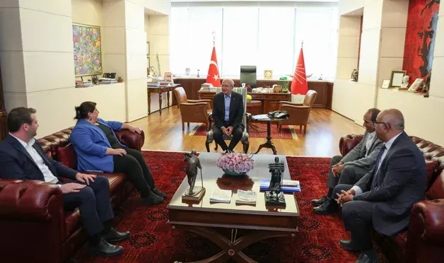 KESK’ten CHP’ye ziyaret: Torba yasayı AYM’ye taşıyın