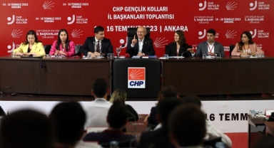 Kılıçdaroğlu, partisinin gençlik kolları başkanlarıyla buluştu