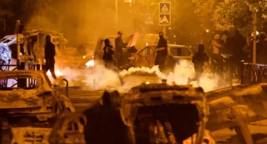 Protestolar devam ediyor: Fransa'da 500'den fazla bölge karıştı