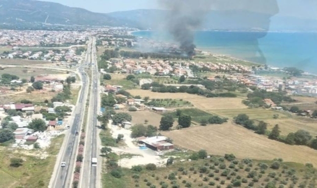 Seferihisar'da sazlık alanda yangın söndürüldü