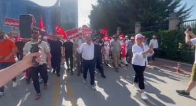 Tanju Özcan CHP Genel Merkezi önüne geldi