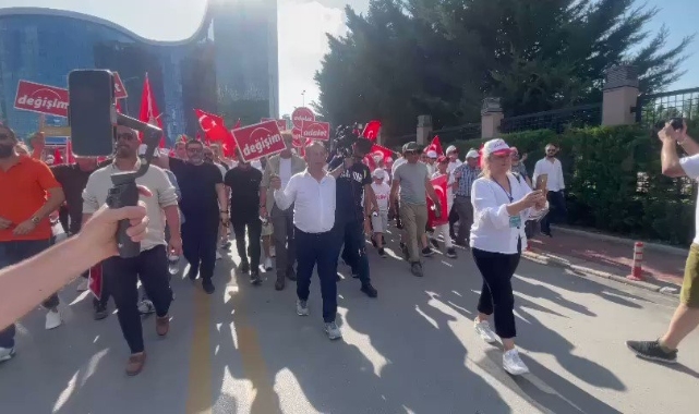Tanju Özcan CHP Genel Merkezi önüne geldi