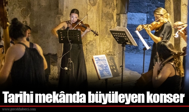 Tarihi mekânda büyüleyen konser