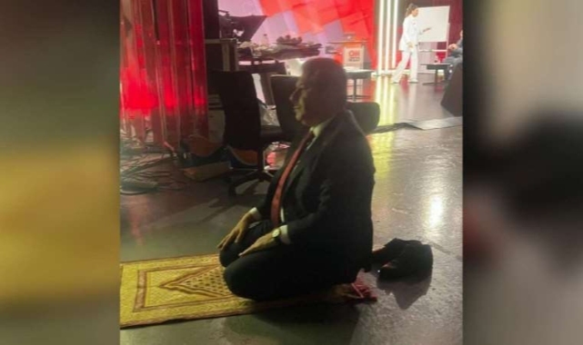 Tevfik Göksu kıldığı namazın fotoğrafını paylaştı... Sosyal medyadan seçim çalışmaları yorumu gecikmedi