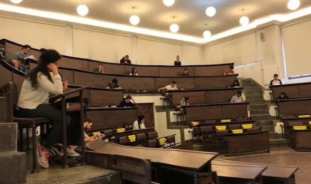 Üniversitelilere af çıktı