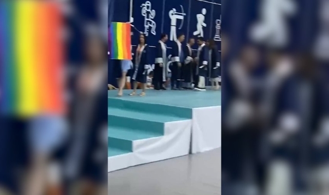 Uşak Üniversitesi LGBTİ+ bayrağına &#039;paçavra&#039; dedi, bayrağı açan öğrenci hakkında resmî işlem başlattı