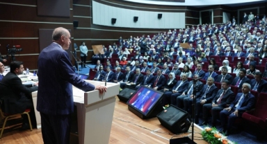 Yeni Akit yazarı: AK Parti silkinmeli, tedbirlerini alıp virüsleri üstünden atmalı