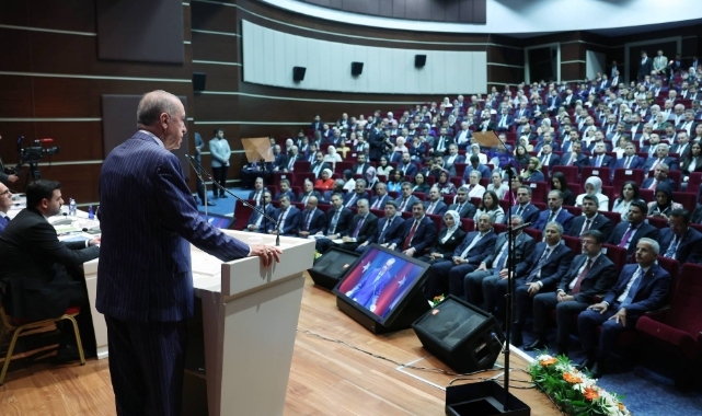 Yeni Akit yazarı: AK Parti silkinmeli, tedbirlerini alıp virüsleri üstünden atmalı