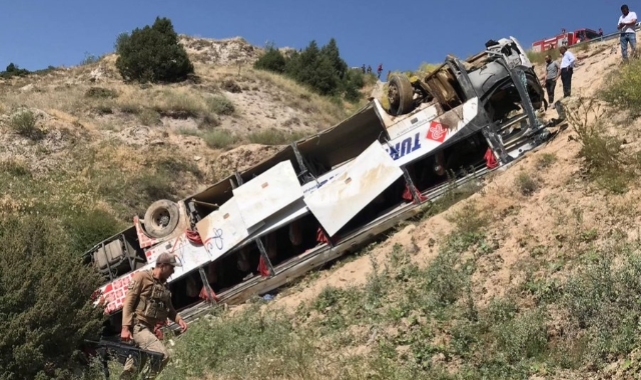 Yolcu otobüsü şarampole uçtu: 7 ölü, 22 yaralı