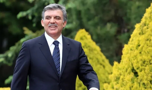 Abdullah Gül, Twitter'da yorumları kapatıp 30 Ağustos’u kutladı