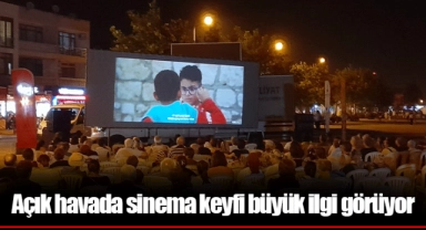 Açık havada sinema keyfi büyük ilgi görüyor