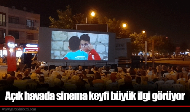 Açık havada sinema keyfi büyük ilgi görüyor