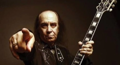 Anadolu rock müziğinin efsane ismi Erkin Koray hayatını kaybetti