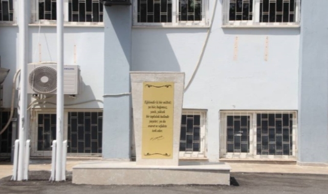 Atatürk büstüne balyozla saldıran şüpheli tutuklandı