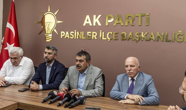 Bakanlar AKP’den gitmiyor