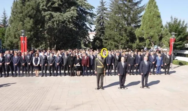 Baro Başkanı, 30 Ağustos Zafer Bayramı töreninde fenalaşarak yere yığıldı