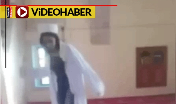 Camide çirkin provokasyon! İmamın cübbesini giyip dans etti
