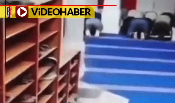 Camiden profesyonelce ayakkabı çalan adam kameralara yakalandı
