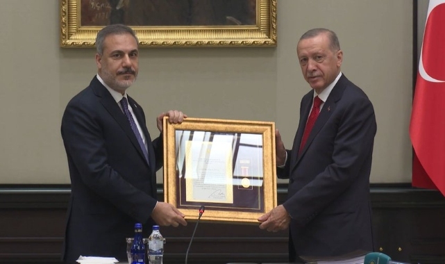 Cumhurbaşkanı Erdoğan, Hakan Fidan'a 'Devlet Üstün Hizmet Madalyası' verdi