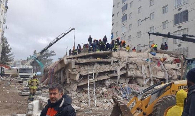 Depremde 137 kişinin öldüğü 2 apartmanın hem ruhsatsız hem projesiz olduğu tespit edildi