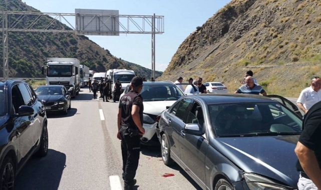 Erzincan'a giden Kılıçdaroğlu’nun konvoyunda kaza: 4 yaralı
