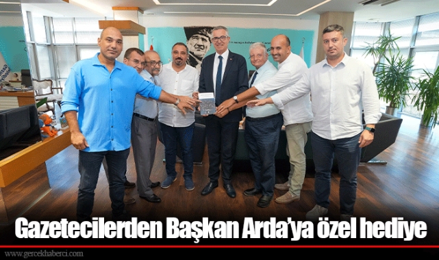 Gazetecilerden Başkan Arda’ya özel hediye