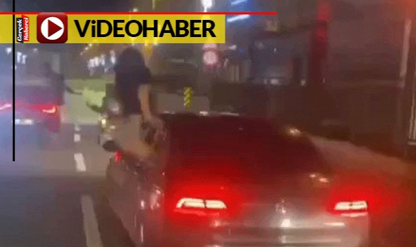 Görenleri şaşkına çevirdi... Seyir halindeki araçta twerk yaptı