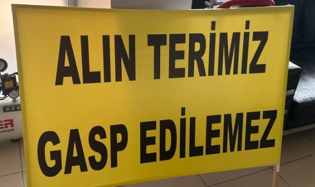 İzmir'de servisçiler, 'S plaka ihalesi' eylemi yaptı