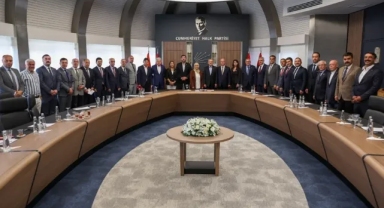 Kemal Kılıçdaroğlu, partisinin Ankara İl Başkanı ve ilçe başkanlarıyla görüştü