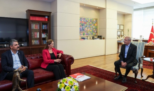 Kılıçdaroğlu DİSK Genel Başkanı Arzu Çerkezoğlu ile bir araya geldi