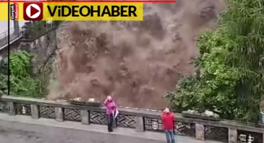 Meydana gelen sel sırasında ülke vatandaşları hatıra fotoğrafı çektirdi