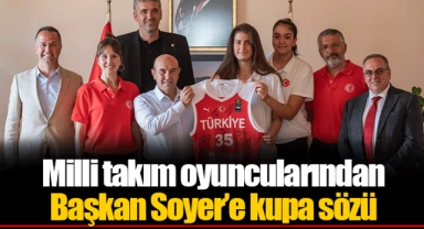 Milli takım oyuncularından Başkan Soyer’e kupa sözü