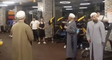 Tebliğciler Bu Kez de Spor Salonunda Ortaya Çıktı: 'Ahiretin Müşterisi Olun'