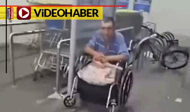 Tekerlekli sandalyede dilenen adamın yalanını böyle ortaya çıkardı... Bir de üstüne dövdü!