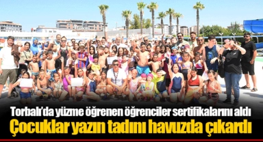 Torbalı’da yüzme öğrenen öğrenciler sertifikalarını aldı