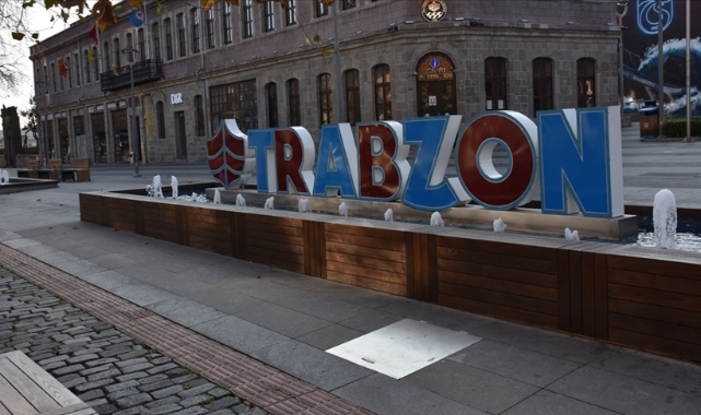 Trabzon'un yeni valisi Aziz Yıldırım oldu