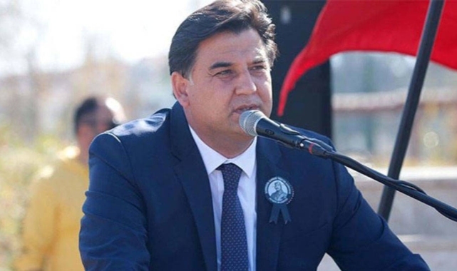 Türk bayrağı üzerine ismini yazdıran Fethiye Belediye Başkanı'na soruşturma