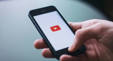 YouTube'da yeni bir özellik test ediliyor: Mırıldanarak şarkı aratılacak