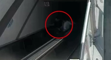 A Haber de işin içinde... İstanbul'un metrolarında sabotaj anbean kamerada!
