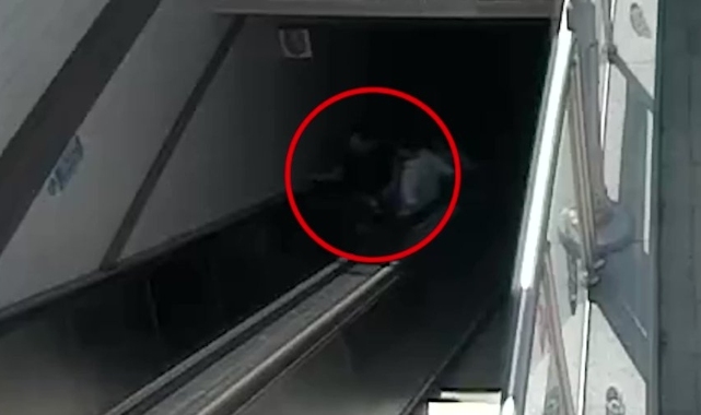 A Haber de işin içinde... İstanbul'un metrolarında sabotaj anbean kamerada!