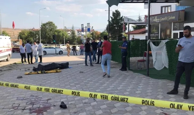 Ambulansta kalp masajı yapılırken vurdular! Elazığ’da silahlı çatışma: 2 kişi hayatını kaybetti